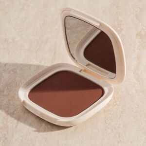 New Vesca Beauty Soft Matte Bronzing Powder Bronzer. “Kissed by Maldives”